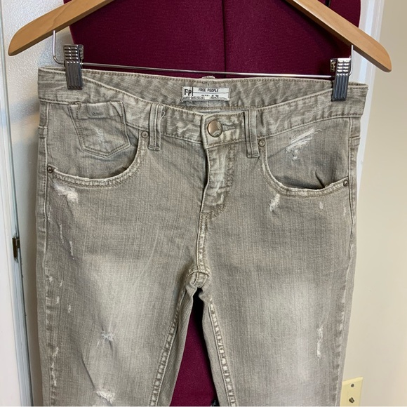 Like New Free People Distressed Skinny light Gray Jeans 26 size Women - Picture 5 of 16
